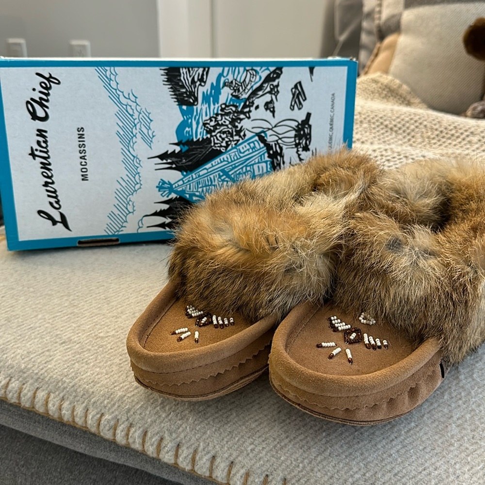 Laurentian Chief Mocassins Size 6